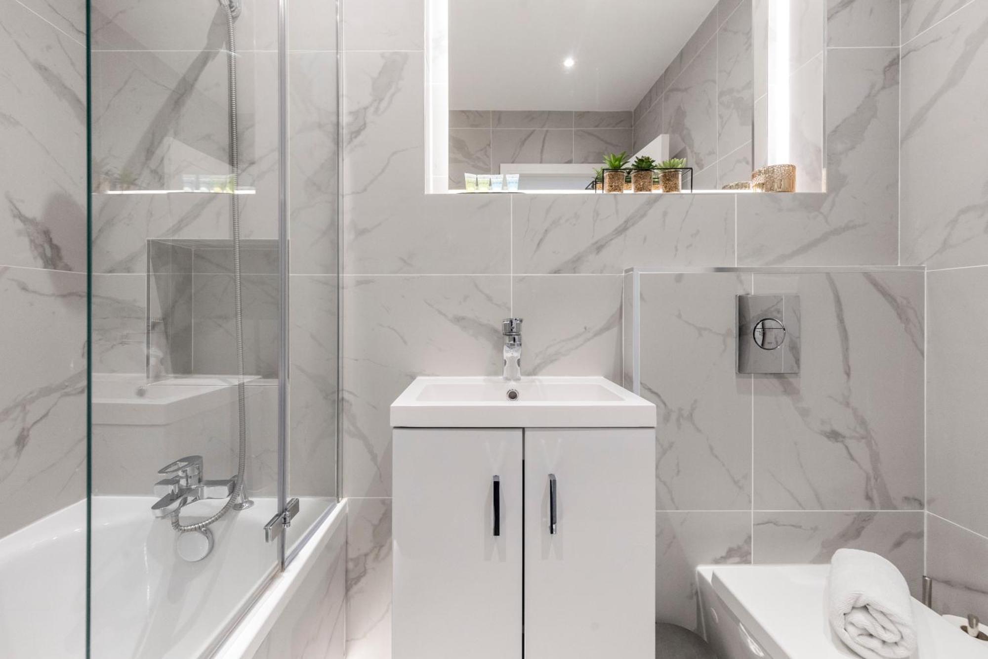 Luxurious 2 Bedroom - Apartment - Central Location Londra Esterno foto