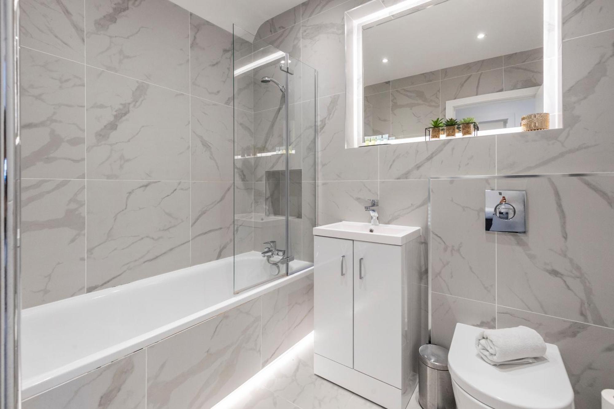 Luxurious 2 Bedroom - Apartment - Central Location Londra Esterno foto